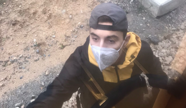 Partička sprejerů se sesypala na stojící vlak. Celou dobu je natáčel zaměstnanec drah