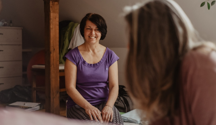 Věřím, že zdravá žena zvládne porod přirozeně, říká porodní asistentka Martina Suchardová