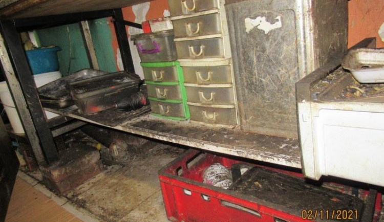Neuvěřitelný nepořádek a všudypřítomný myší trus. Inspekce zavřela restauraci v Sapě
