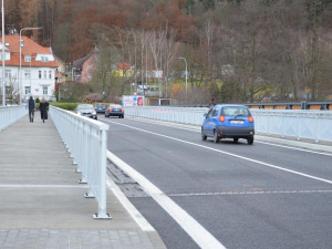 Nový Dvorský most v Karlových Varech se otevřel pro dopravu