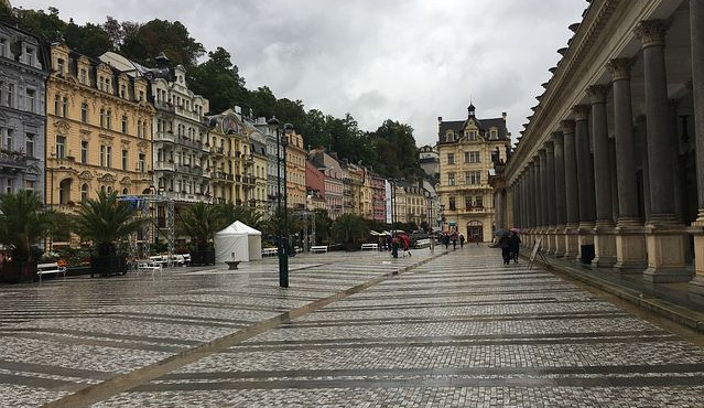 Karlovy Vary doplatí dotace lázním, dopravnímu podniku i filmovému festivalu