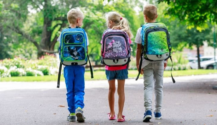Zvážili jsme školní batohy. Tipy na lehké ergonomické aktovky (nejen) k Vánocům