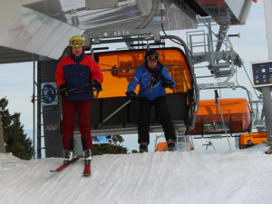 Na Klínovci začala lyžařská sezona, přijely stovky očkovaných lyžařů