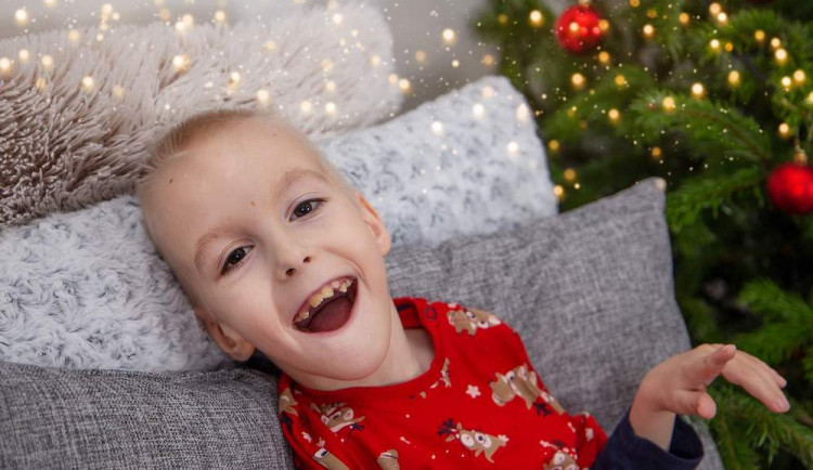 Malému Matýskovi diagnostikovali dětskou mozkovou obrnu. Rodina pro něj potřebuje větší automobil