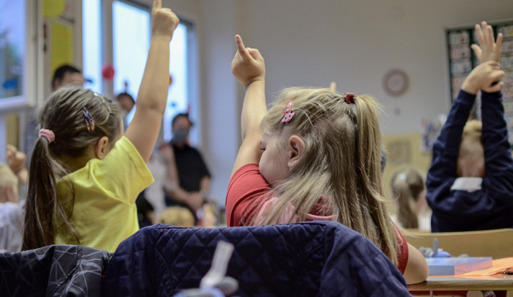 V Karlovarském kraji školy prázdniny prodlužovat většinou nebudou