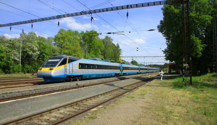 V Karlovarském kraji platí nový jízdní řád, obnoví se přímé Pendolino