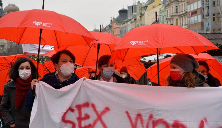 V pátek je Mezinárodní den proti násilí na ženách a mužích pracujících v sexbyznysu