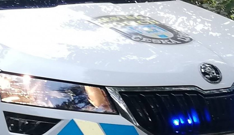 Strážníci pomohli zmatené ženě. Zřejmě utrpěla mozkovou příhodu
