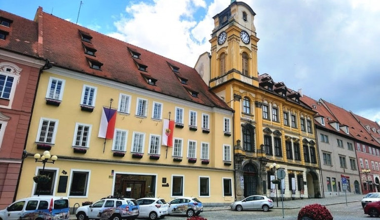 Cheb schválil schodkový rozpočet ve výši 1,19 miliardy Kč