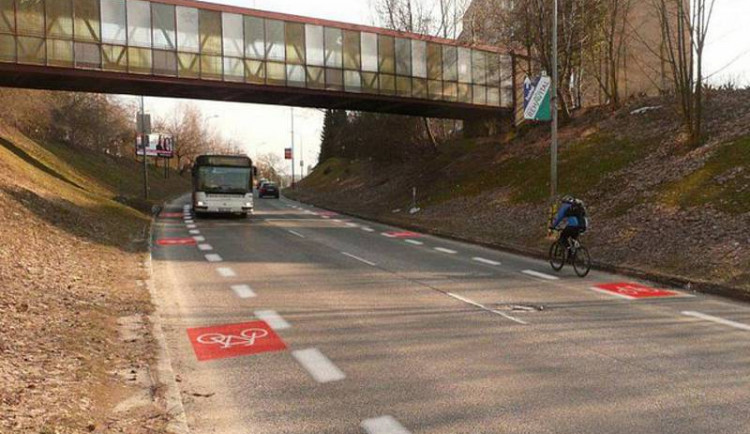 Po Jablonci na kole bezpečněji. Příští rok dojde na výstavbu cyklopruhů