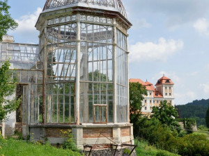 Obnova historického skleníku v areálu zámku Valeč začne příští rok na jaře