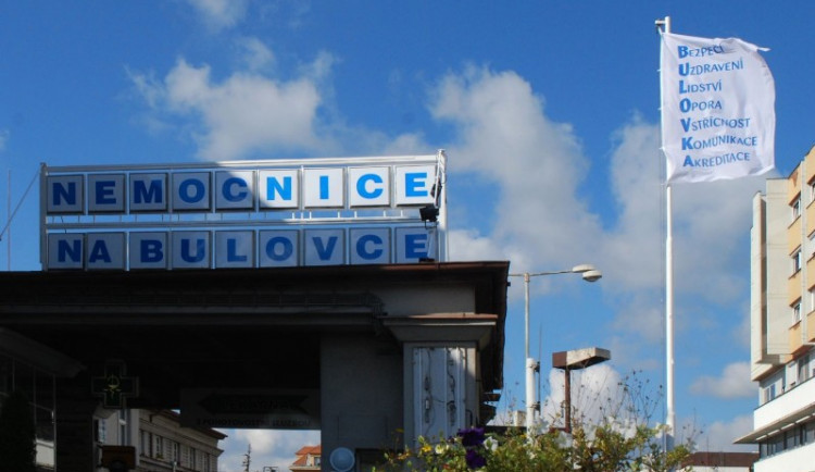 Prvním letos narozeným miminkem v Praze je holčička Eleanor. Na svět přišla osmnáct minut po půlnoci