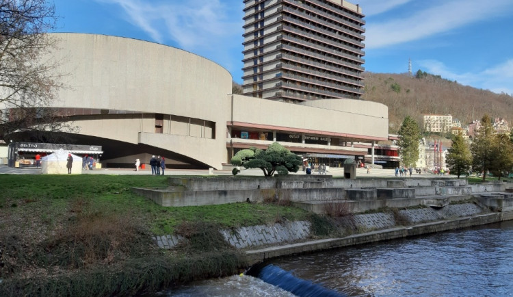 Hotel Thermal dočasně zavřel bazén, chce ho otevřít s hotovým saunovým centrem