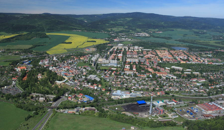 Referendum o podobě haly v průmyslovém parku v Ostrově má být 18. února