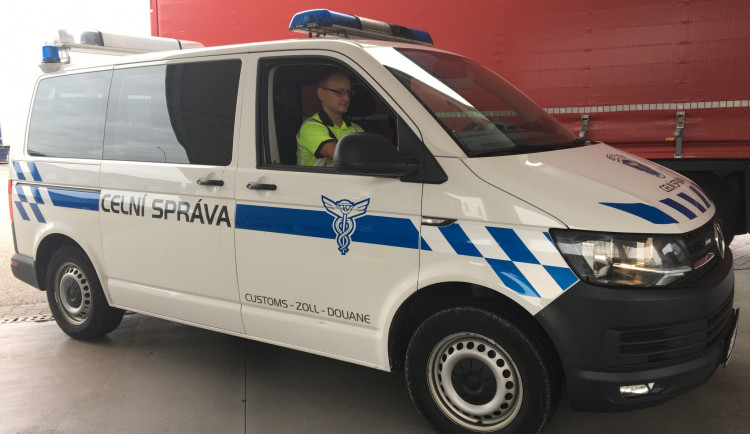 Celníci z Čech a Německa zajistili u hranic pyrotechniku, cigarety i drogy
