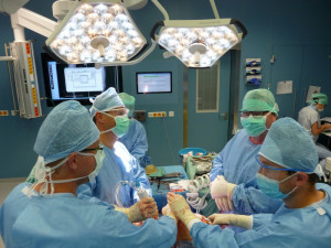 Na plánované operace musí lidé v sokolovské nemocnici kvůli covidu čekat déle