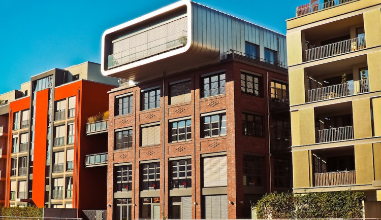 Rekordní inflace? Částečnou, ale bezpečnou ochranu přináší mikroinvestice do výnosu z nájmu nemovitostí