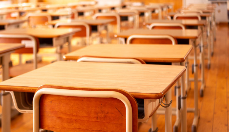 Školy v Ostrově postihl covid-19. Některé musí na pár dní zavřít