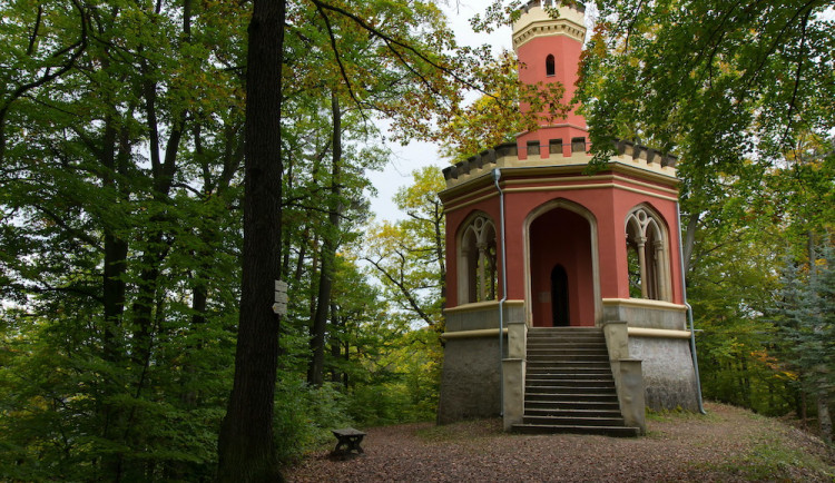 Karlovy Vary budou znovu hledat dodavatele oprav vyhlídky Karla IV.