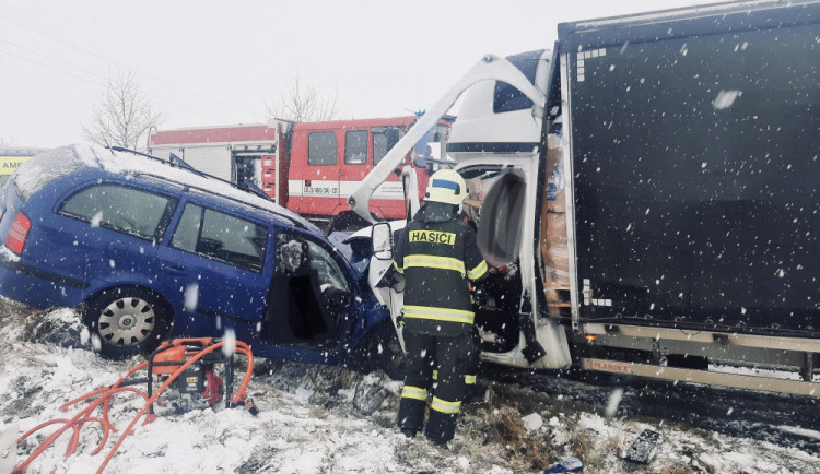 V lednu na silnicích v Karlovarském kraji nikdo nezemřel, nehod ale přibylo