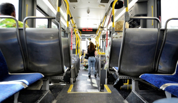 Karlovarský kraj požádá o prodloužení termínu dotace na nákup autobusů