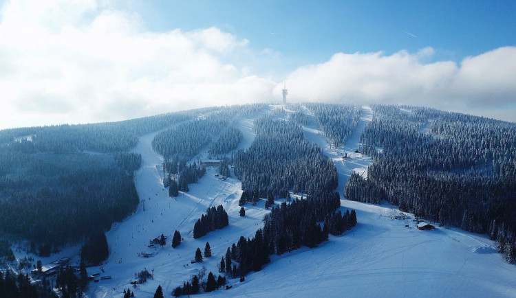 Skvělé podmínky k lyžování jsou například na Klínovci