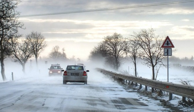 V Karlovarském kraji jsou ve vyšších polohách zbytky sněhu na silnicích
