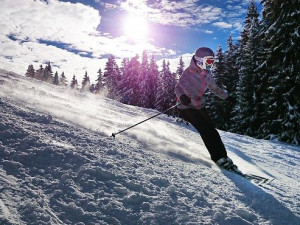 Skiareály v Karlovarském kraji očekávají o víkendu velký zájem lyžařů