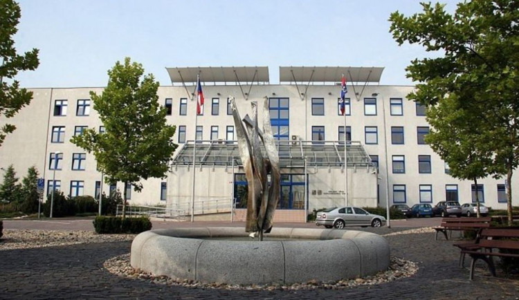 Hospodaření Karlovarského kraje vloni skončilo s přebytkem 910 milionů