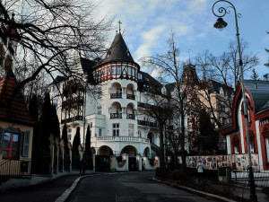 Karlovy Vary znovu nabídnou ke koupi hotel Trocnov, opozice nesouhlasí