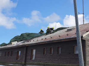 Kvůli silnému větru je v Karlovarském kraji 10 tisíc domácností bez proudu