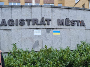 Moskevskou ulici v Karlových Varech aktivisté symbolicky změnili na Kyjevskou