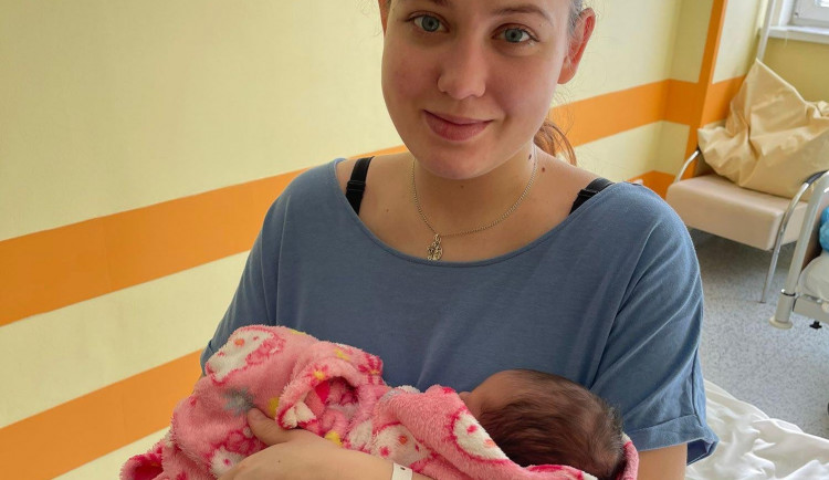 V sokolovské nemocnici se narodila malá Katarina. Její maminka přišla do Čech z Ukrajiny