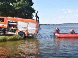 Ministerstvo vnitra odškodní pozůstalé plavce, kterého na Jesenické přehradě usmrtil policejní člun