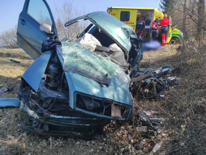 U Toužimi se srazila dvě auta, jeden člověk zemřel