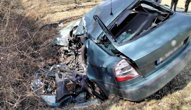 U Toužimi se srazila dvě auta, jeden člověk zemřel