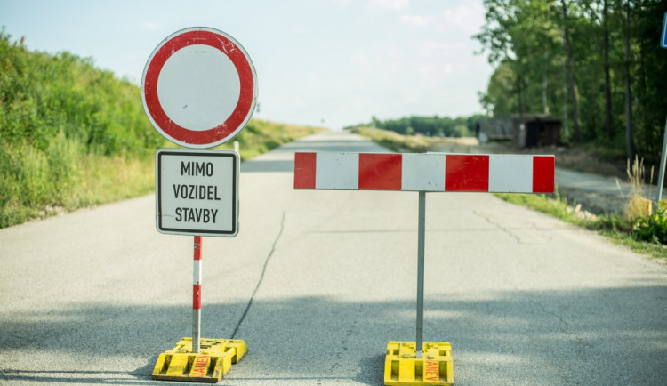 Oprava Festivalového mostu zkomplikuje dopravu v okolí hotelu Pupp