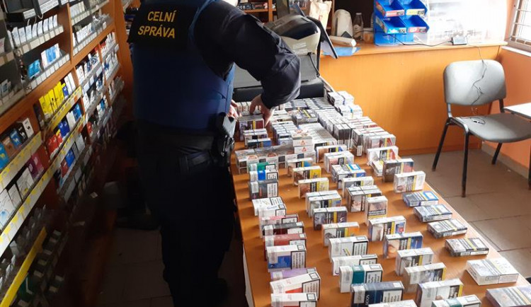 Celníci si při kontrolní akci došlápli na prodej nekolkovaných cigaret, nejvíce jich objevili na Karlovarsku 