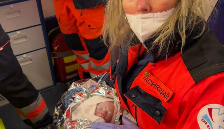 Malý Mark se narodil přímo v sanitce cestou do karlovarské nemocnice.