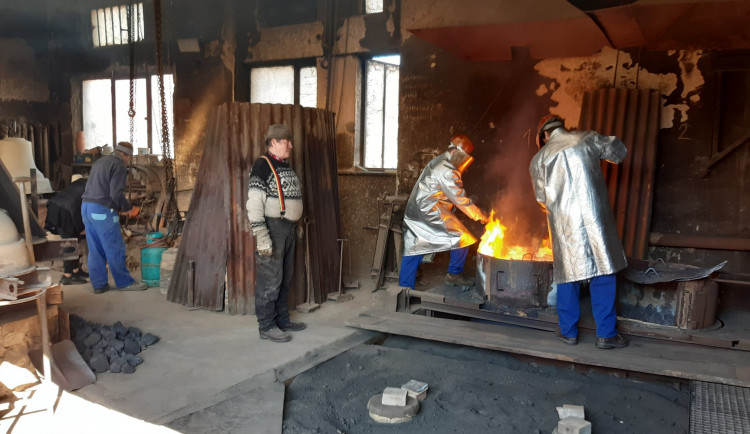 Za války je odvezli a zničili Němci. Po osmdesáti letech se do Lokte znovu vrací zvony