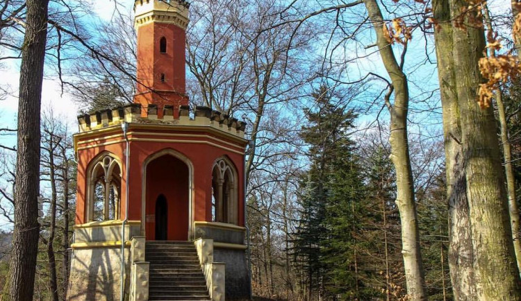 Opravu karlovarské vyhlídky Karla IV. město odloží, o zakázku firmy nemají zájem