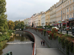 Chodník nad Teplou v Karlových Varech bude na pět měsíců kvůli opravě mimo provoz