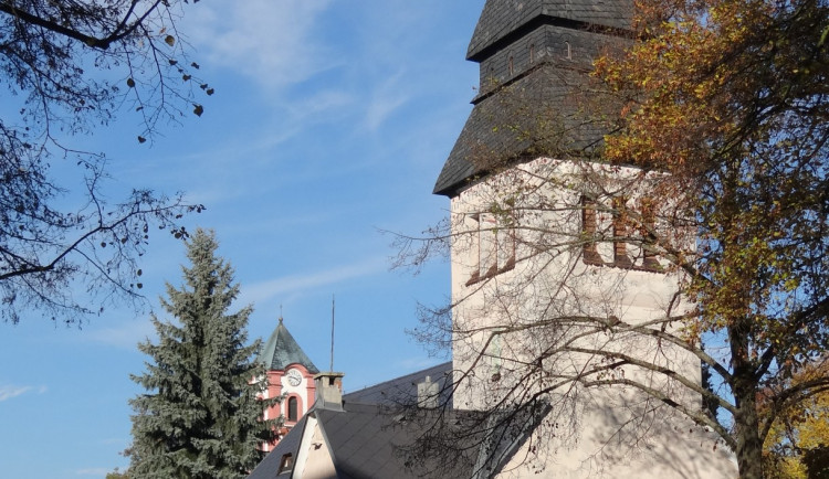 Dominanta Chodova se dočká opravy. Evangelický kostel dostane novou fasádu