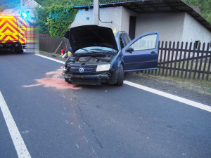 Mladík prolétl autem dvěma ploty. Až policisté zjistili, že nemá povinné ručení