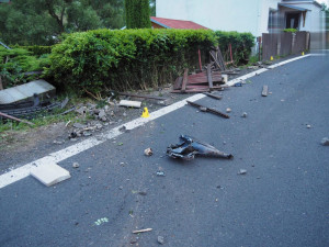 Mladík prolétl autem dvěma ploty. Až policisté zjistili, že nemá povinné ručení