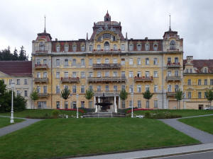 Zchátralý hotel Kavkaz v Mariánských Lázních má naději na záchranu