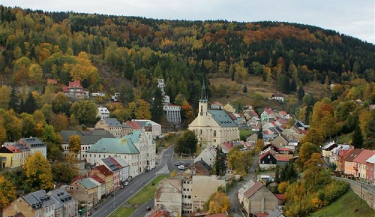 Referendum o stavbě stezky v oblacích se v Jáchymově opět odkládá