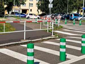 Město posílilo dopravně bezpečnostní opatření u školy v Tuhnicích
