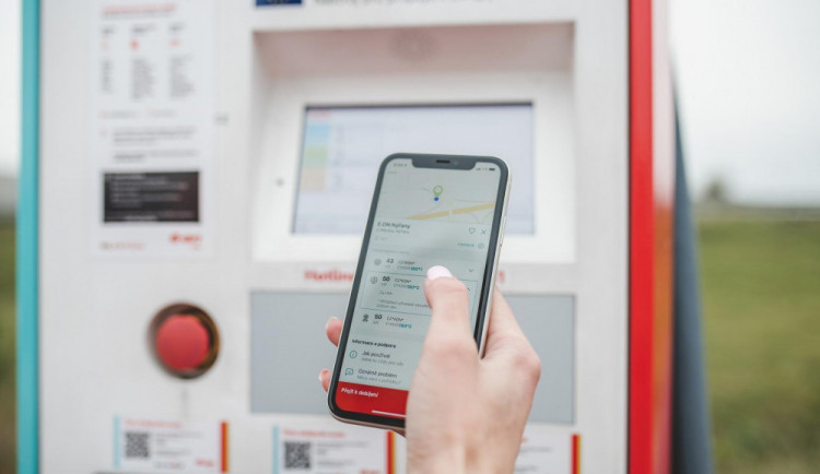 size4-1654168281356-241-ridici-elektromobilu-budou-moci-platit-za-nabijeni-kartou-eon-drive-v-cesku-i-v-zahranici