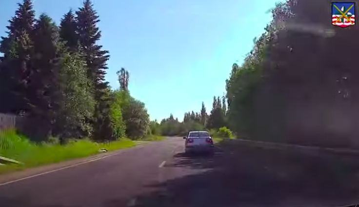 VIDEO: Zdrogovaný muž ujížděl policistům. Schovat se chtěl v areálu střední policejní školy